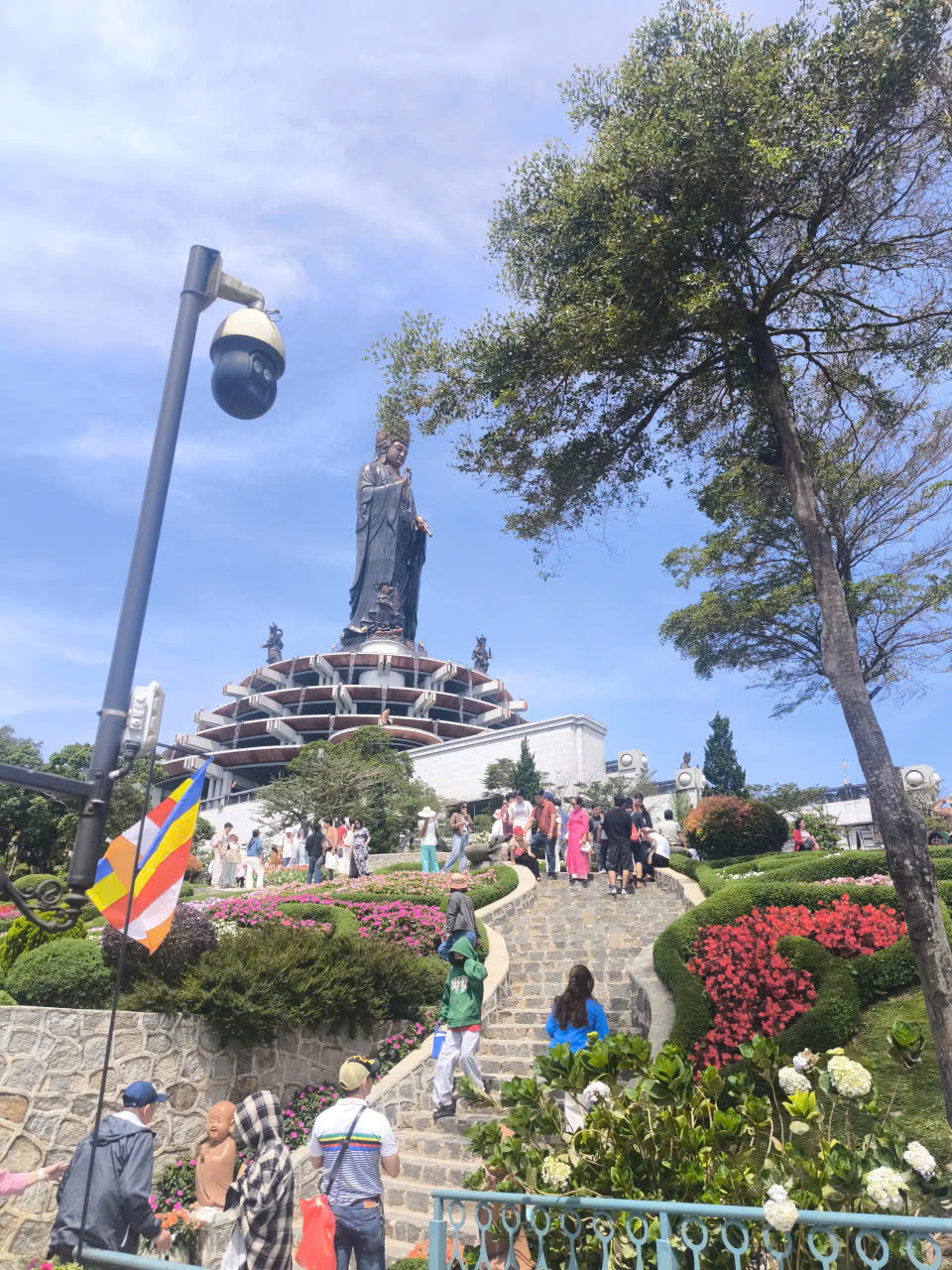 Đi chùa đầu năm